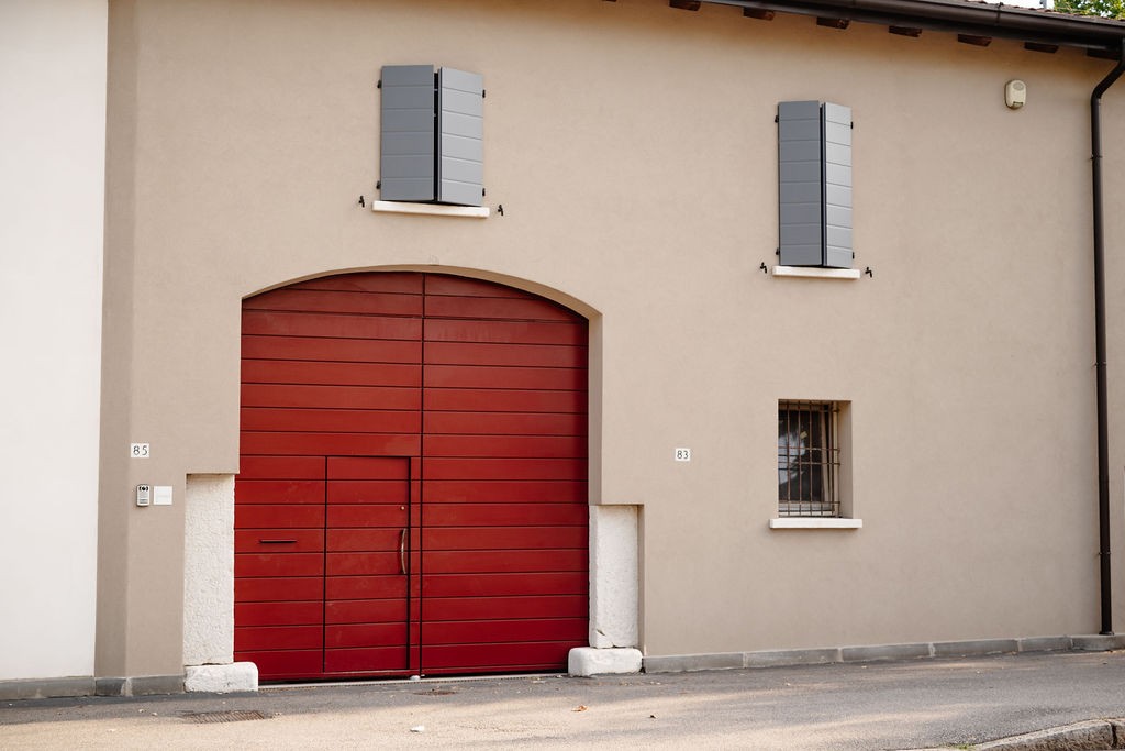 La facciata di Spazio Agorà in Via della Ziziola a Brescia